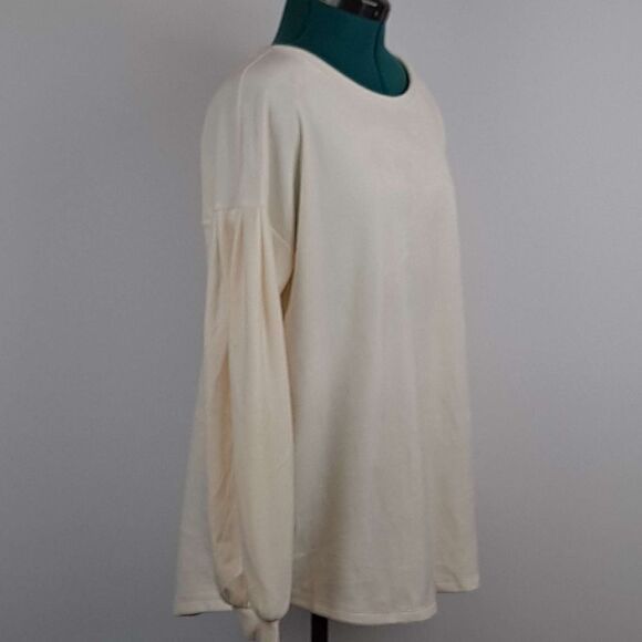 Ladies velvet pullover top NWT - Picture 8 of 10